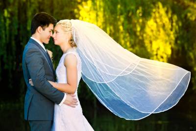 willow pond canning vale flowing veil wedding shoot